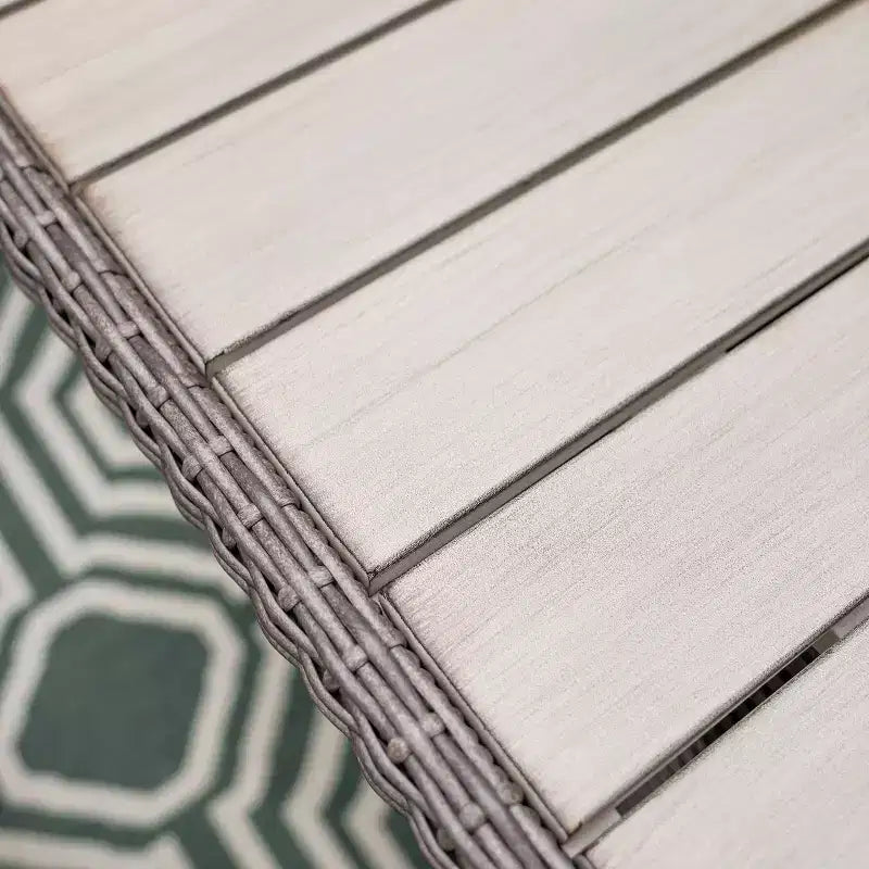 Ensemble de sectionnel 7 pièces en osier Walton de Leisure Made, avec coussins en tissu brun clair