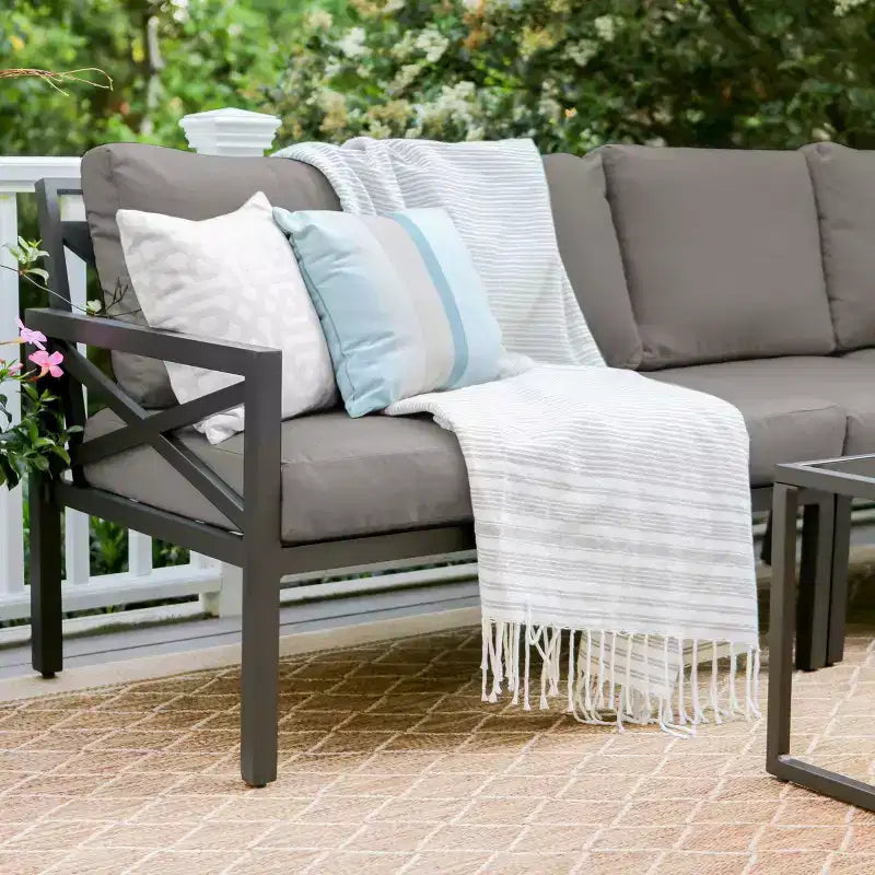 Canapé d'angle 5 pièces en aluminium et tissu gris Leisure Made Blakely