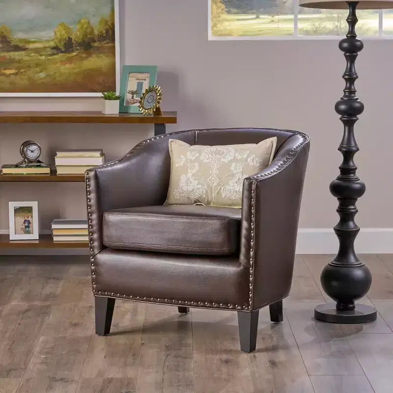Fauteuil Club Rembourré Contemporain GDFStudio Hawthorne avec Clous Décoratifs