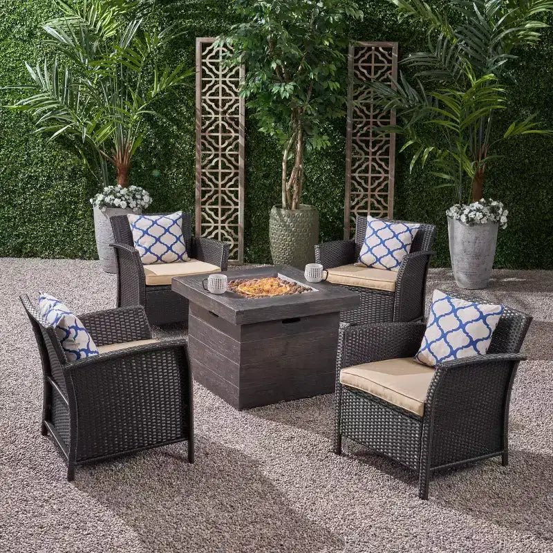 Christopher Knight Home Raina Ensemble salon de jardin 5 pièces en osier avec fauteuils et brasero, et coussins
