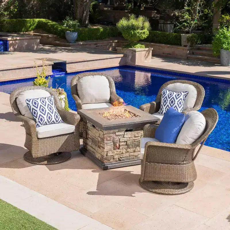 Christopher Knight Home Alhambra Ensemble de 5 fauteuils club pivotants en osier d'extérieur et foyer.