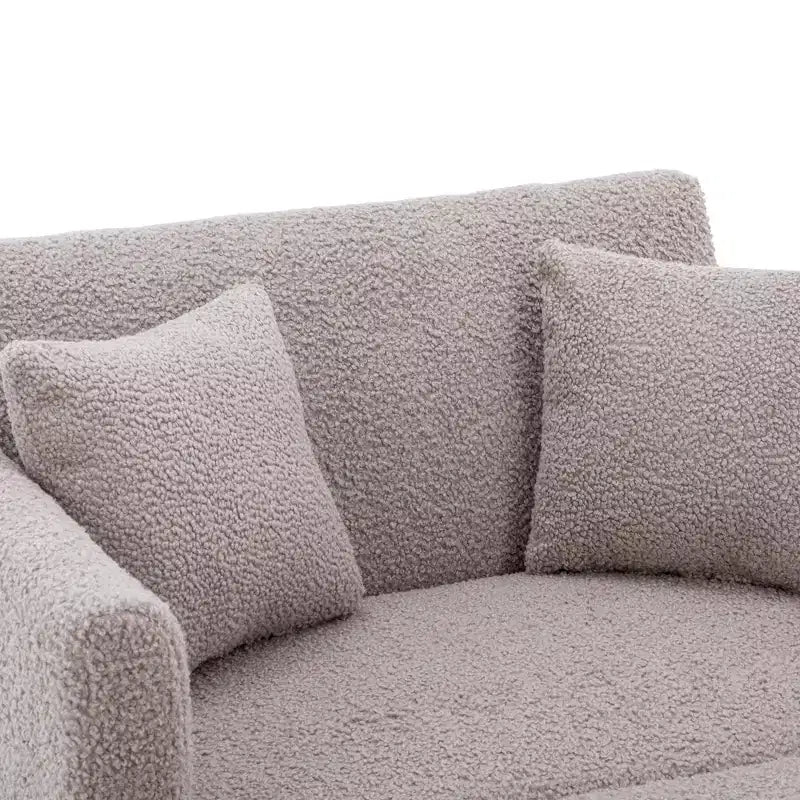 Chaise de salon Okak au design moderne, élégant et classique pour salon et chambre d'hôtel.