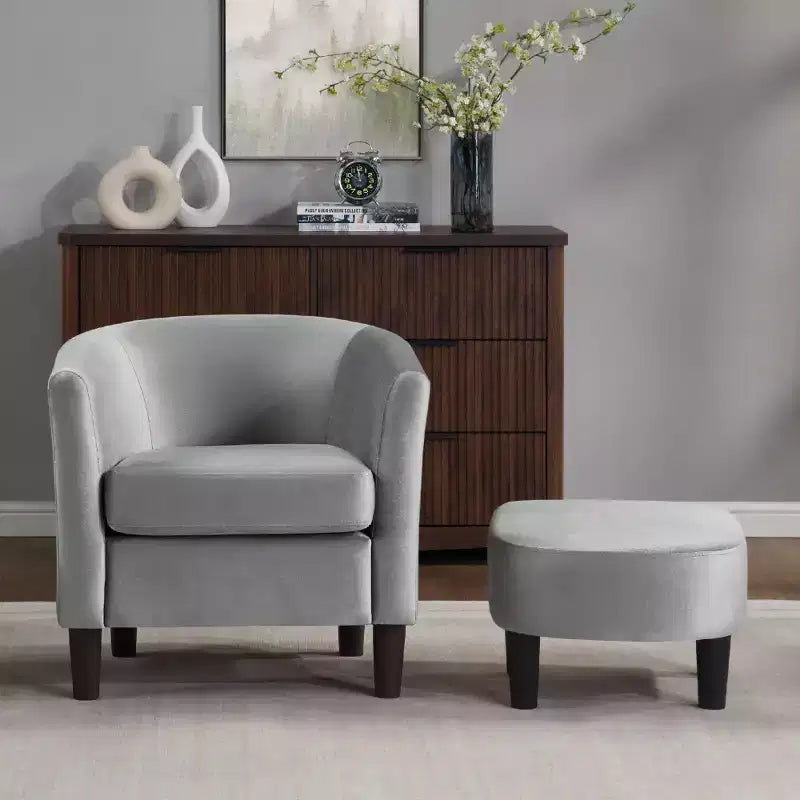 Fauteuil d'appoint moderne Bestier gris en velours avec ottoman, dossier en U et assise épaisse et rembourrée
