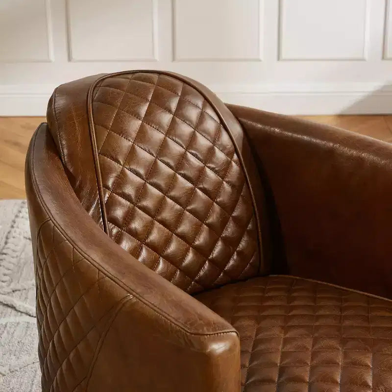 Fauteuil Art Leon en cuir avec design matelassé pour un confort intemporel