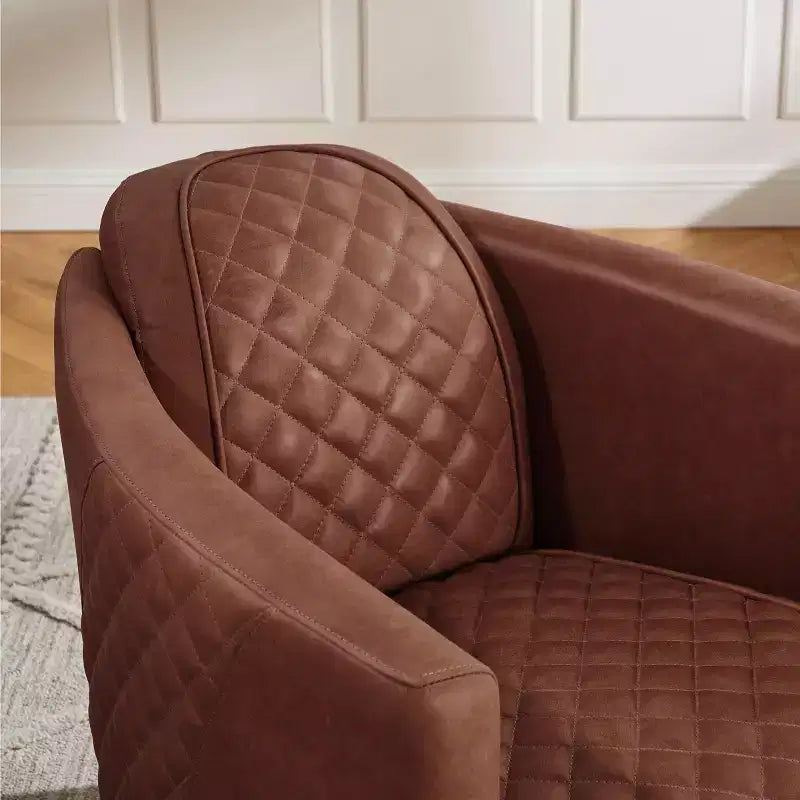 Fauteuil Art Leon en cuir avec design matelassé pour un confort intemporel