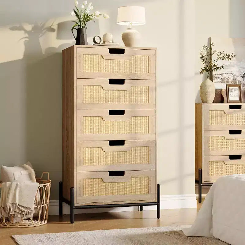 Commode à 5 tiroirs en rotin naturel, commode en bois, armoire de rangement de style rustique avec pieds en métal, commode moderne pour chambre à coucher, salon