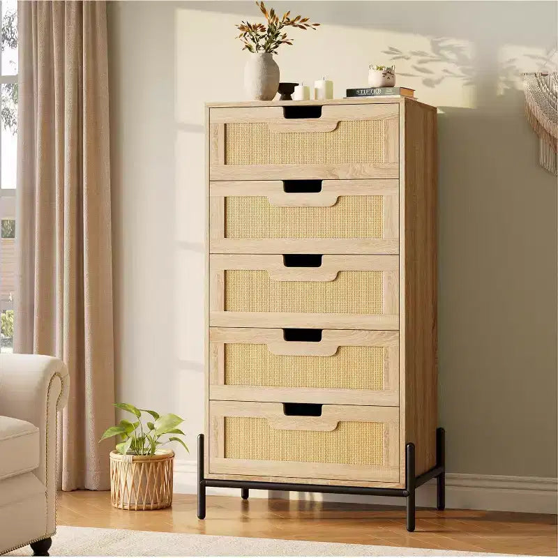 Commode à 5 tiroirs en rotin naturel, commode en bois, armoire de rangement de style rustique avec pieds en métal, commode moderne pour chambre à coucher, salon