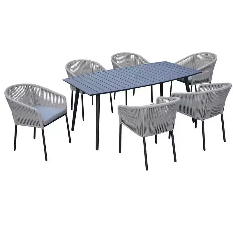 Courtyard Casual Osborne Chaises de salle à manger d'extérieur noires en aluminium, lot de 2 avec coussins
