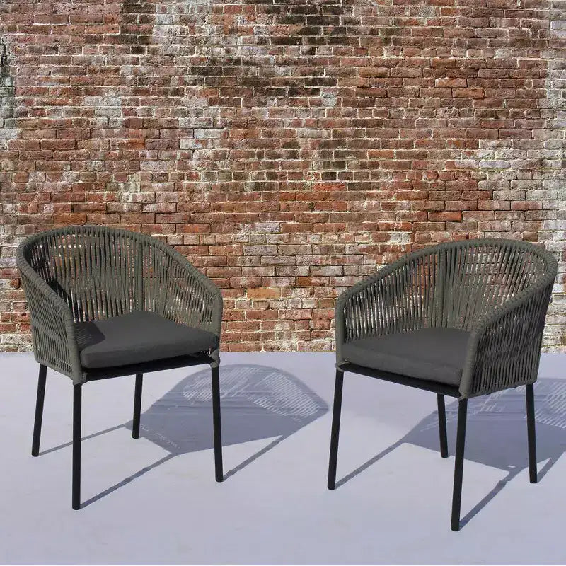 Courtyard Casual Osborne Chaises de salle à manger d'extérieur noires en aluminium, lot de 2 avec coussins