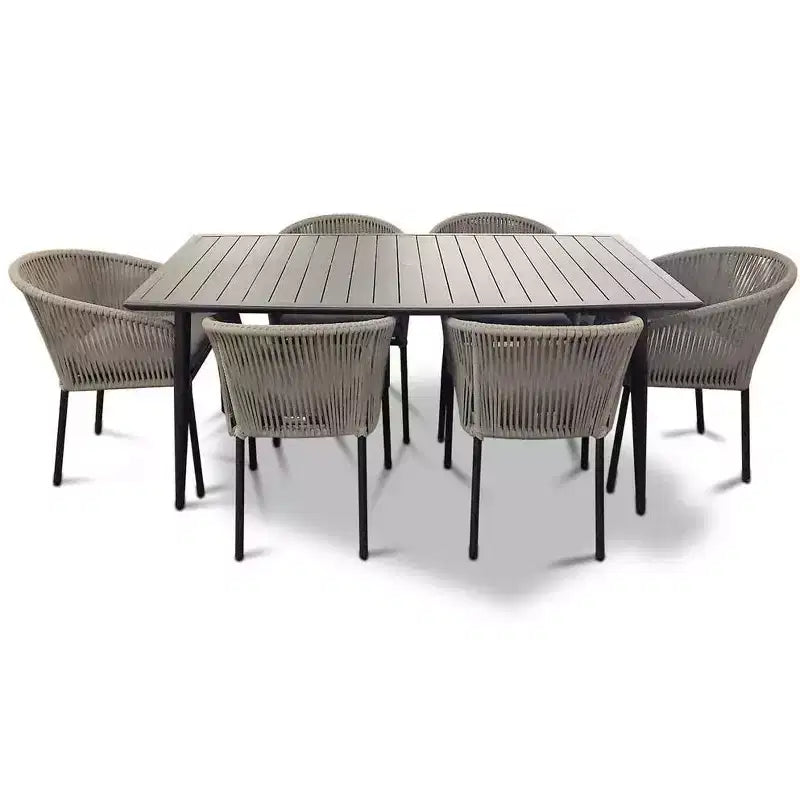 Courtyard Casual Osborne Chaises de salle à manger d'extérieur noires en aluminium, lot de 2 avec coussins