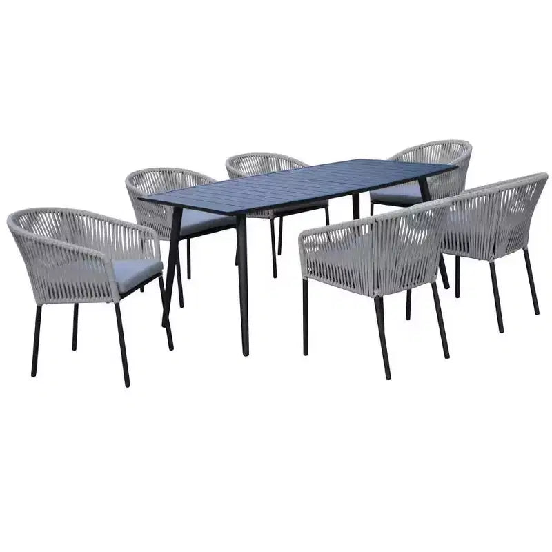 Courtyard Casual Osborne Chaises de salle à manger d'extérieur noires en aluminium, lot de 2 avec coussins