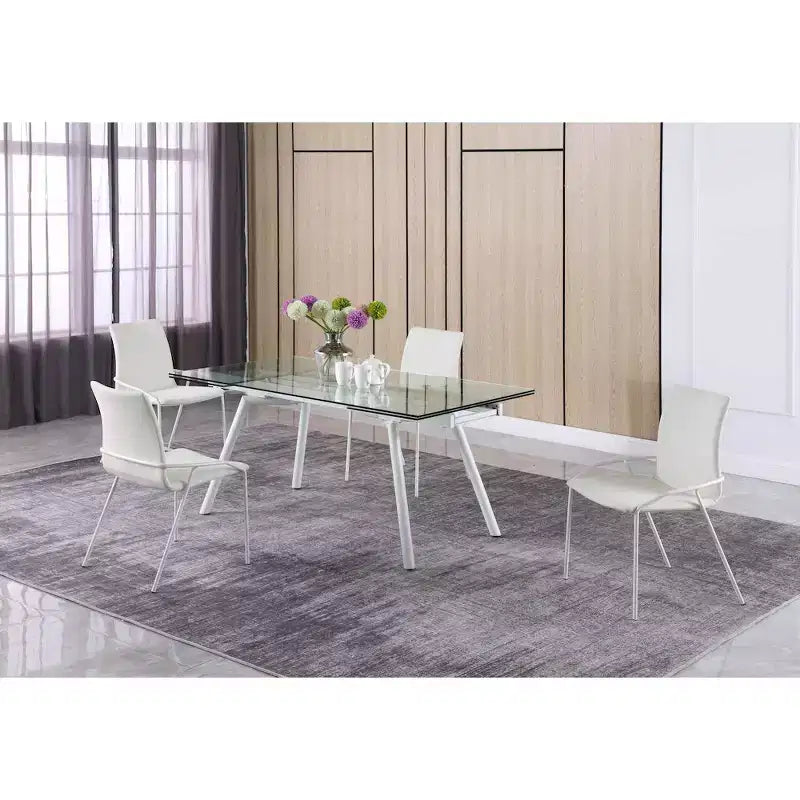 Chintaly Imports, Chaise d'appoint contemporaine rembourrée blanche