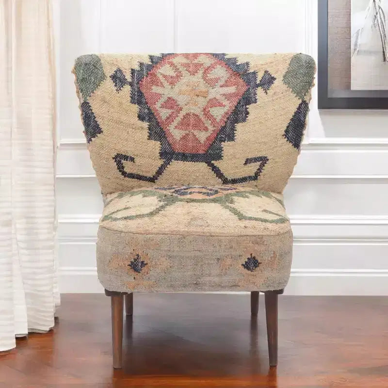 HomeRoots Fauteuil à oreilles style sud-ouest en jute beige, bleu et rouge 26 po