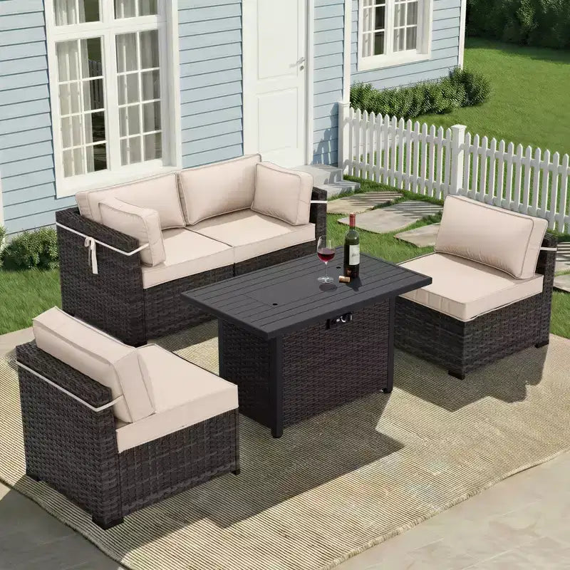 Ensemble de terrasse UPTIOT 5 pièces : 2 canapés d'angle, 2 fauteuils d'appoint et 1 table brasero marron pour un confort et un divertissement extérieurs ultimes