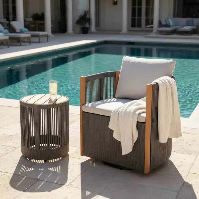 Ensemble de 2 chaises pivotantes d'extérieur modernes en corde et table d'appoint en bois d'acacia Christopher Knight Home Yamina