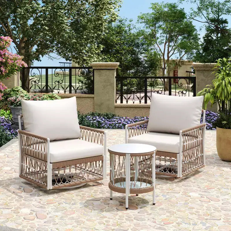 Ensemble de meubles d'extérieur bohème moderne, 3 pièces, fauteuils pivotants de patio avec cadre en acier et table d'appoint en verre pour jardin ou bord de piscine - Panipeachy