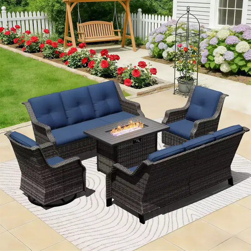 Ensemble extérieur modulaire UPTIOT avec canapés, fauteuils à bascule et brasero pour un confort polyvalent sur la terrasse
