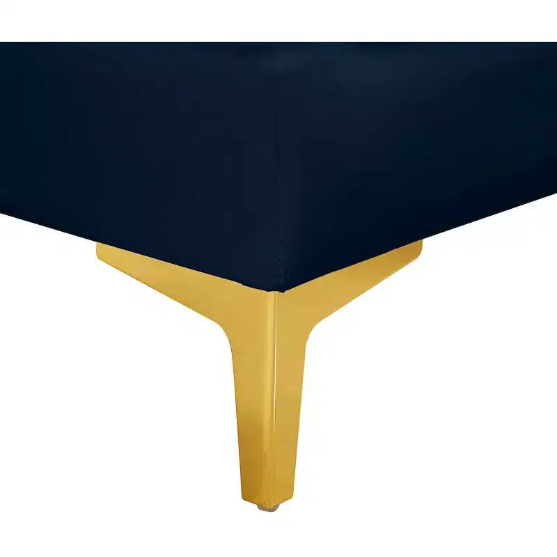 Fauteuil sans accoudoirs en velours bleu marine Alina Meridian Furniture