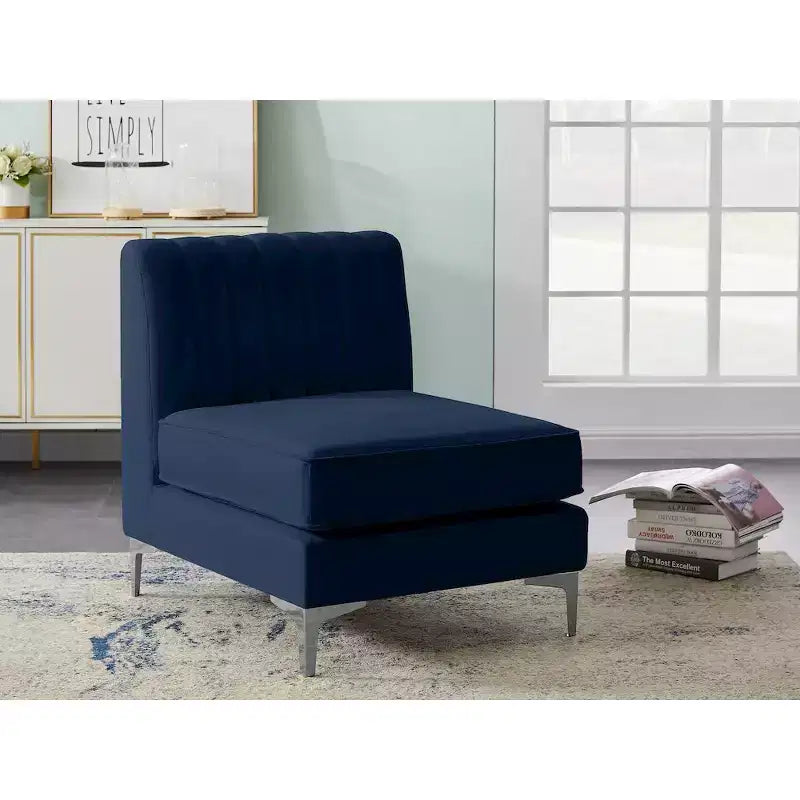 Fauteuil sans accoudoirs en velours bleu marine Alina Meridian Furniture