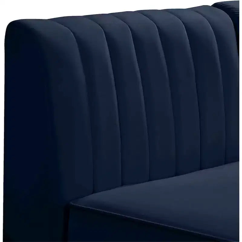 Fauteuil sans accoudoirs en velours bleu marine Alina Meridian Furniture