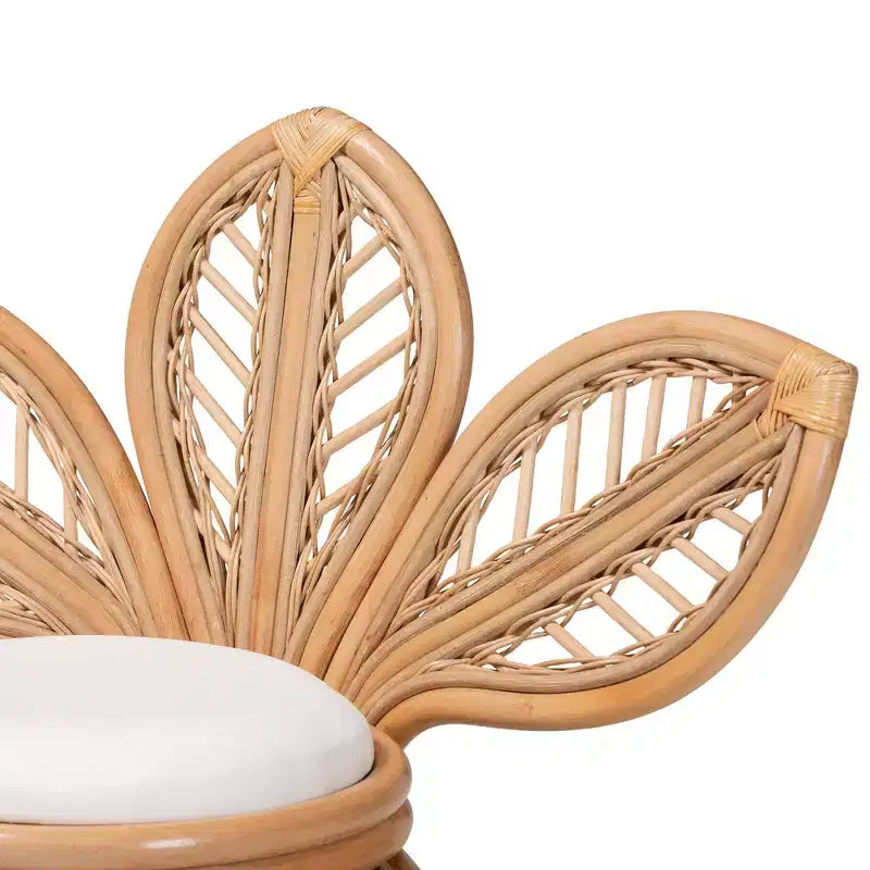bali & pari Fauteuil d'appoint en rotin naturel Gresham Blanc/Marron naturel : Fait main, Rembourré de mousse, Aucun assemblage requis