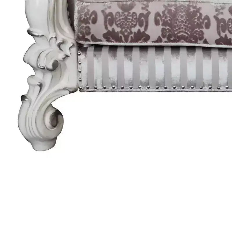 Fauteuil d'appoint Versailles 52" Tissu ivoire/Finition blanc cassé - Acme Furniture : Design croissant traditionnel, aucun assemblage requis