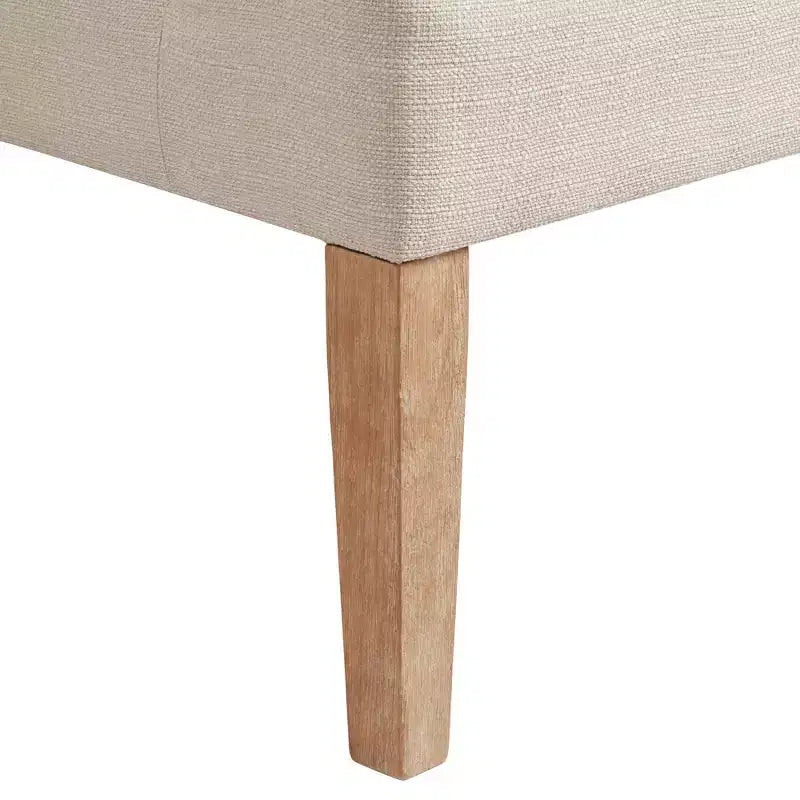 Fauteuil Elm Lane Dixon Ivory en tissu avec accoudoirs incurvés