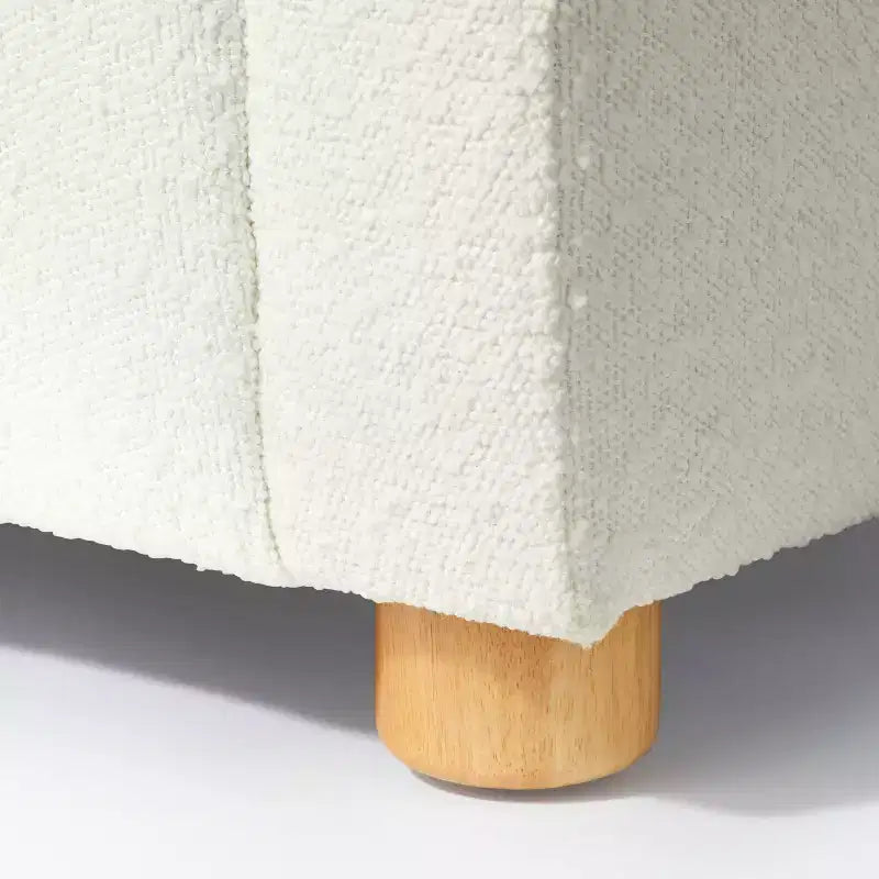Fauteuil d'appoint entièrement rembourré Pacific Palisades – Threshold conçu avec Studio McGee