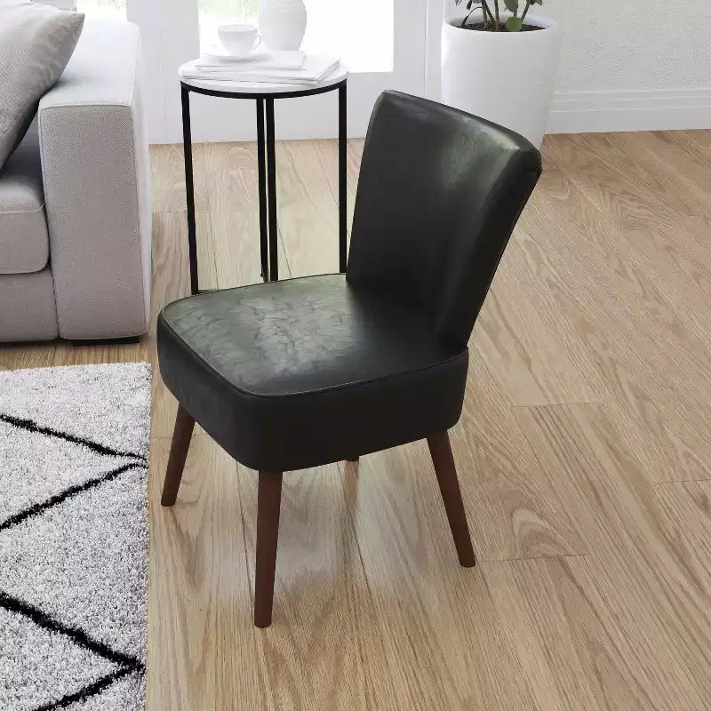 Chaise d'appoint rétro Merrick Lane Santino mi-hauteur en similicuir noir avec pieds évasés en bois