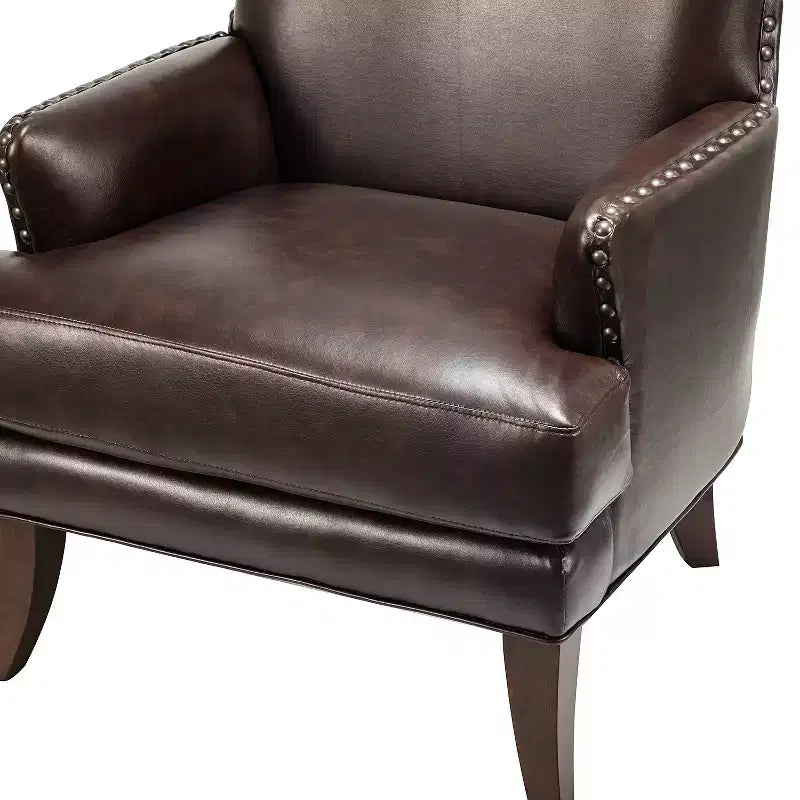 Fauteuil à oreilles en similicuir végane Jorge avec clous décoratifs pour salon et chambre | Karat Home