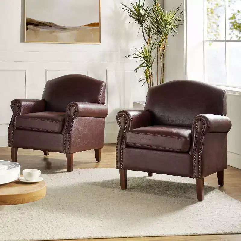 Lot de 2 fauteuils de salon transitionnels en cuir végétalien Gianluigi avec garniture cloutée pour chambre et salon | ART OF LIVING DESIGNS