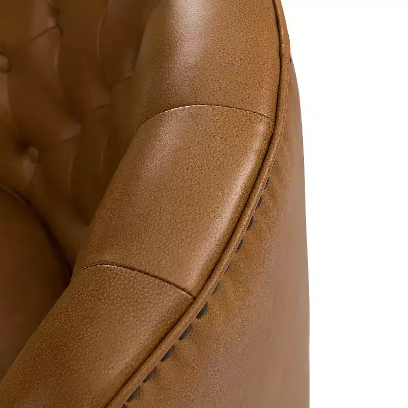 Fauteuil crapaud d'appoint Justo 28,5 po de large en cuir véritable capitonné avec pieds en bois massif pour salon | ART OF LIVING DESIGNS
