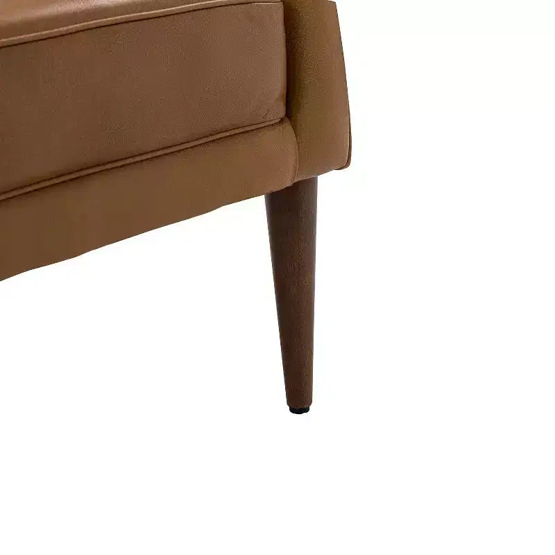 Fauteuil crapaud d'appoint Justo 28,5 po de large en cuir véritable capitonné avec pieds en bois massif pour salon | ART OF LIVING DESIGNS