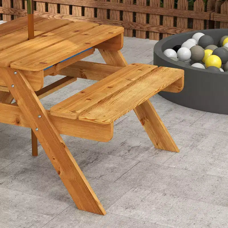 Table de pique-nique Outsunny pour enfants, table d'activités sable et eau 3 en 1 avec parasol pliable, 2 bacs de jeu, plateau amovible, pour les 3-6 ans, teck