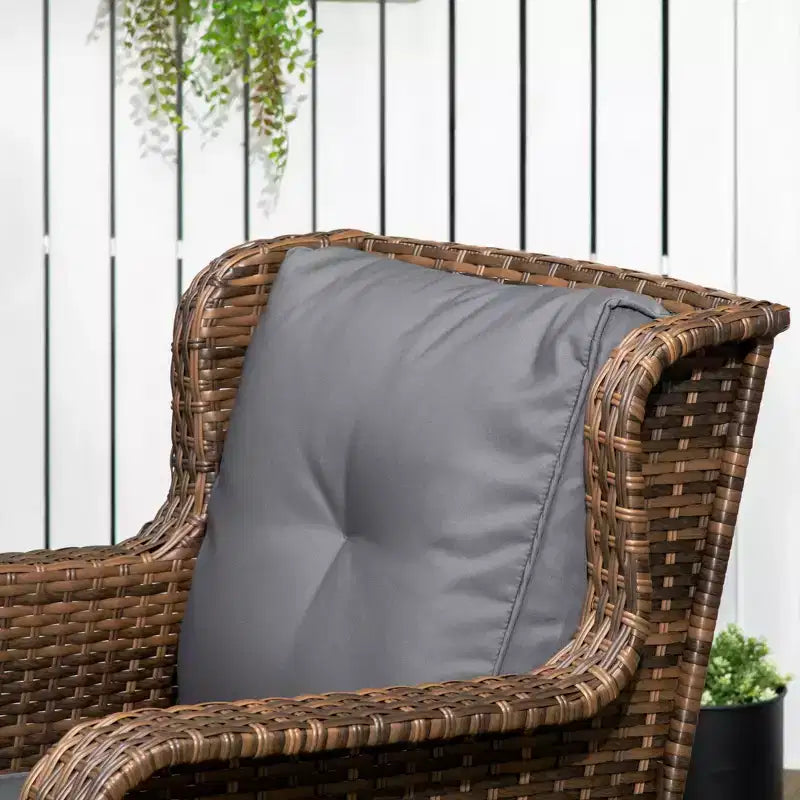 Ensemble de mobilier de patio Outsunny, mobilier d'extérieur 4 pièces en rotin PE avec 2 fauteuils pivotants, table en verre à 2 niveaux et canapé deux places