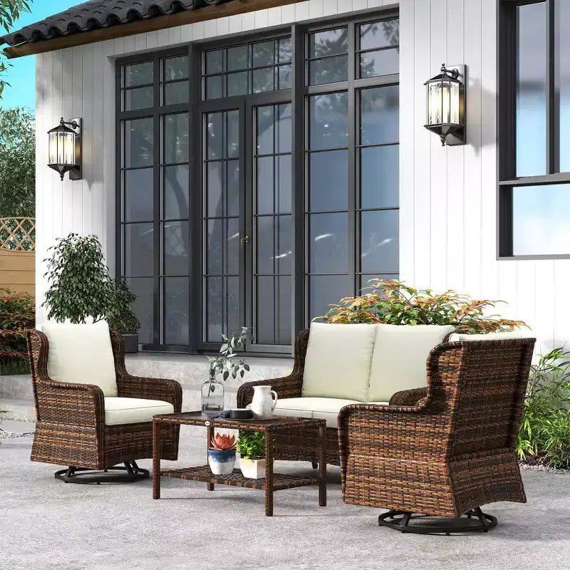 Ensemble de mobilier de patio Outsunny, mobilier d'extérieur 4 pièces en rotin PE avec 2 fauteuils pivotants, table en verre à 2 niveaux et canapé deux places