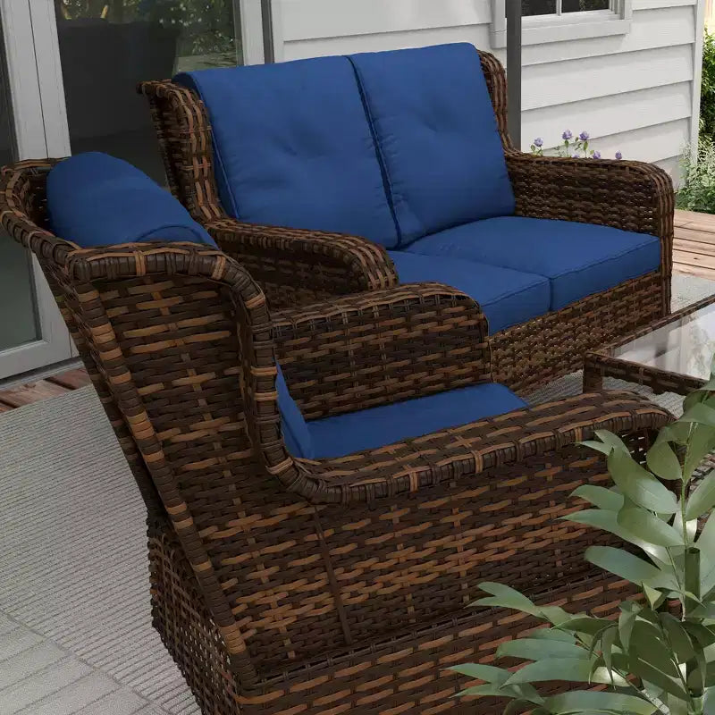 Ensemble de mobilier de patio Outsunny, mobilier d'extérieur 4 pièces en rotin PE avec 2 fauteuils pivotants, table en verre à 2 niveaux et canapé deux places