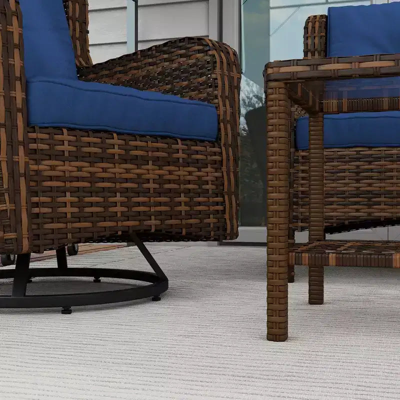 Ensemble de mobilier de patio Outsunny, mobilier d'extérieur 4 pièces en rotin PE avec 2 fauteuils pivotants, table en verre à 2 niveaux et canapé deux places