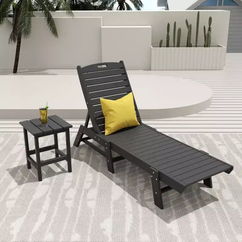 WestinTrends Ensemble de 2 chaises longues de patio en polythène avec table d'appoint