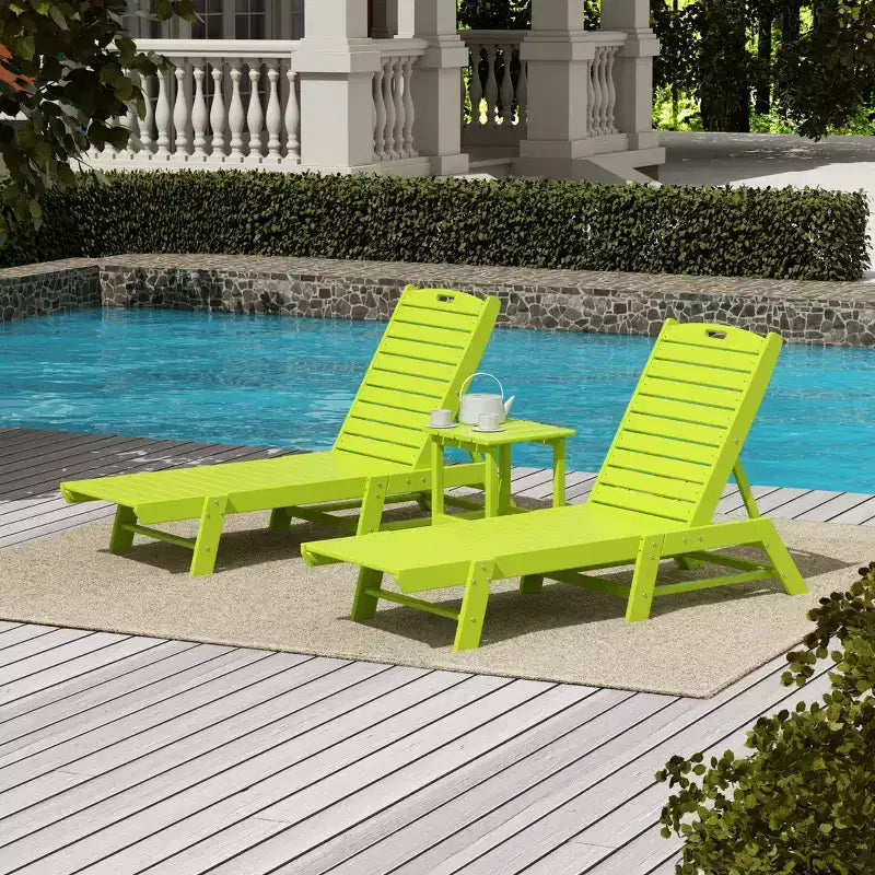 WestinTrends Ensemble de 3 pièces : chaise longue d'extérieur en polyéthylène avec table d'appoint