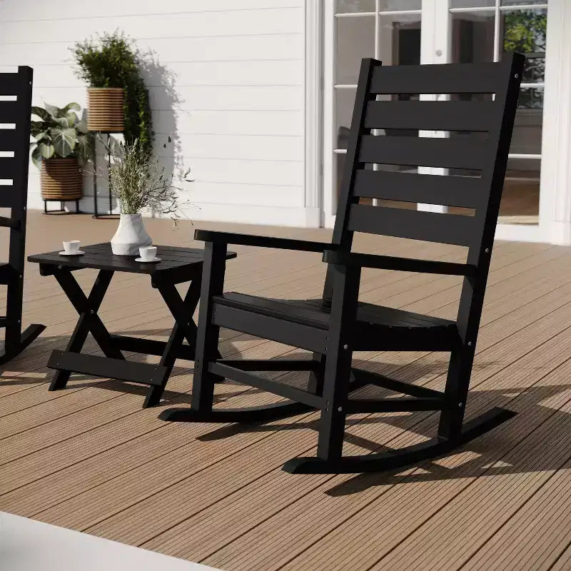 Ensemble 3 pièces Merrick Lane Chaises/Table pour utilisation intérieure/extérieure toutes saisons avec 2 fauteuils à bascule contemporains et une table d'appoint élégante